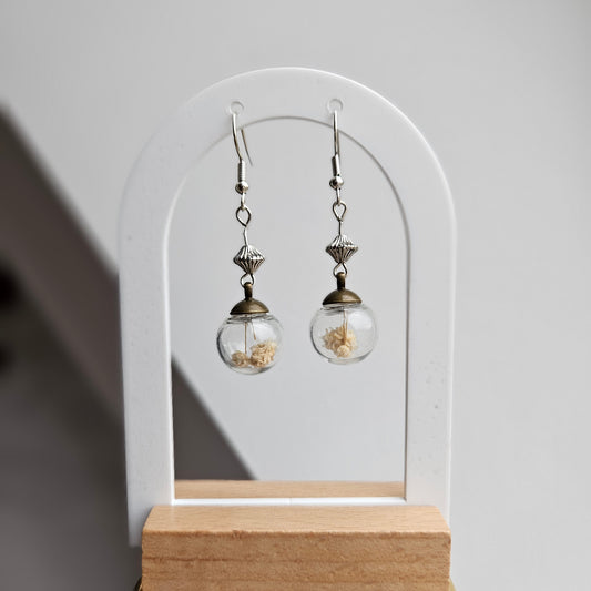 Unique earrings with dried flowers